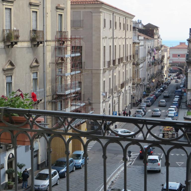 B&B Al Teatro Massimo Κατάνια Δωμάτιο φωτογραφία