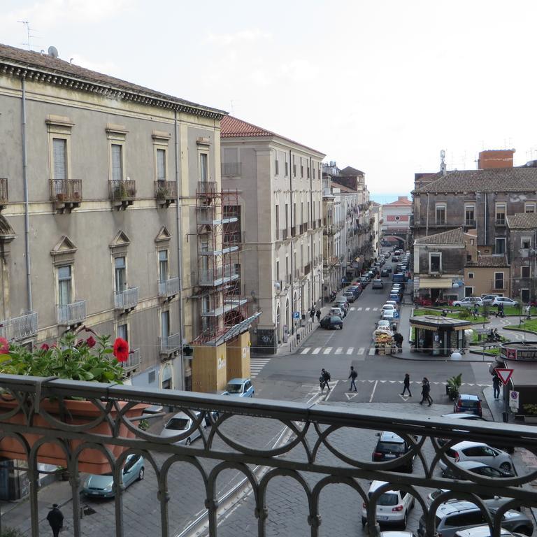 B&B Al Teatro Massimo Κατάνια Δωμάτιο φωτογραφία