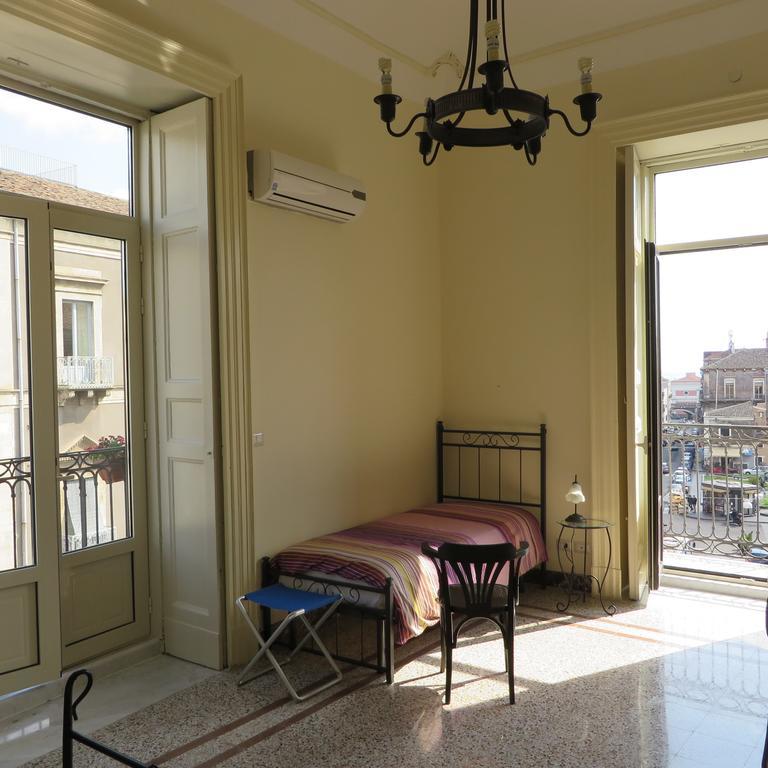 B&B Al Teatro Massimo Κατάνια Δωμάτιο φωτογραφία