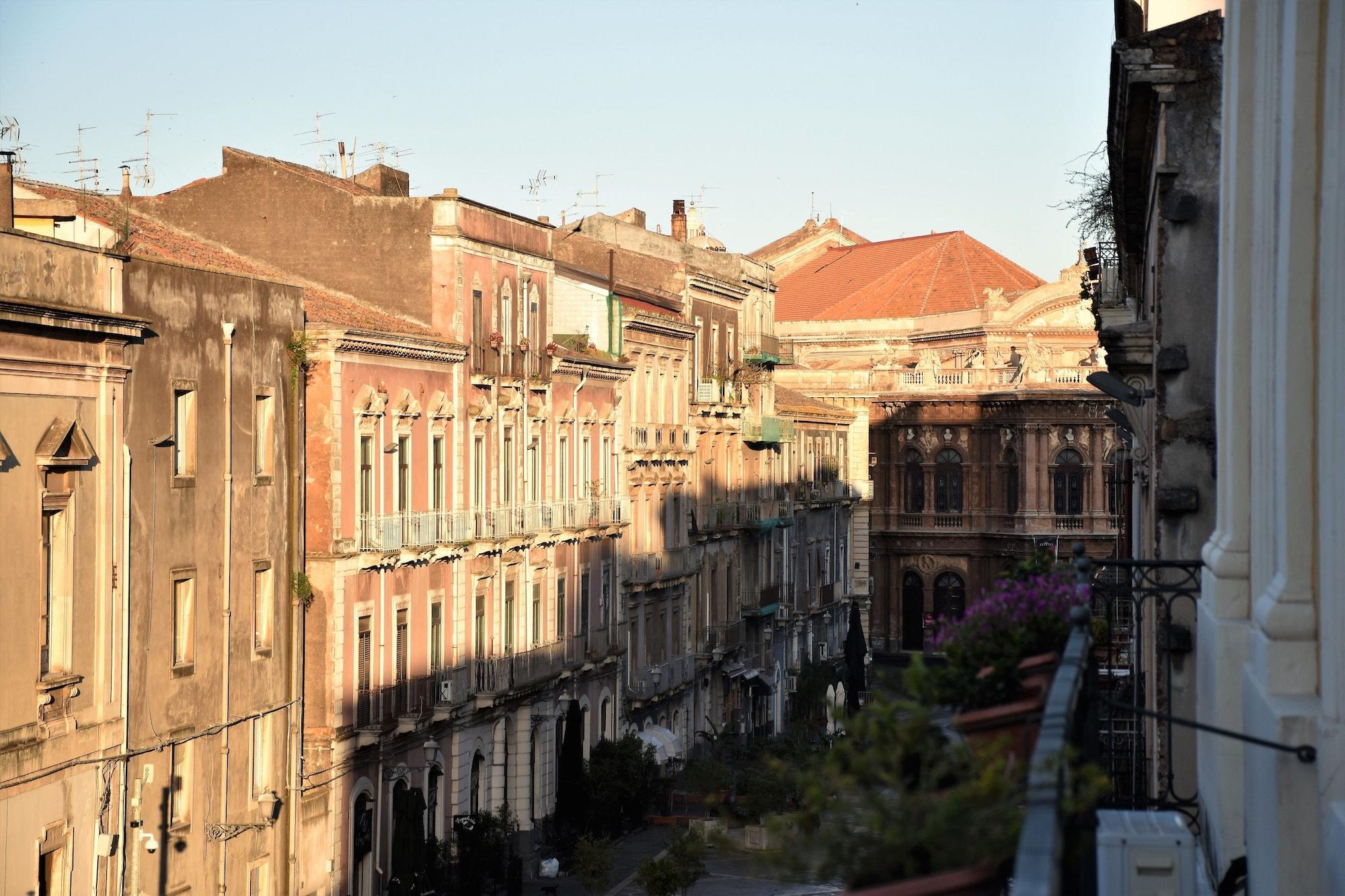 B&B Al Teatro Massimo Κατάνια Εξωτερικό φωτογραφία
