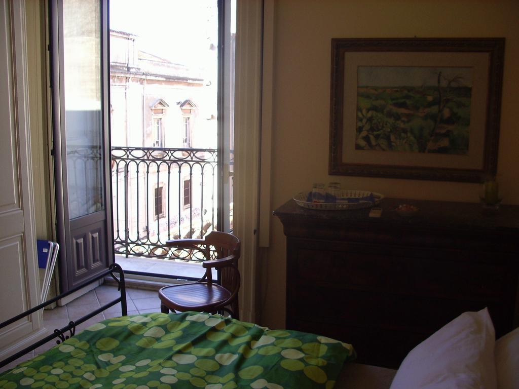 B&B Al Teatro Massimo Κατάνια Εξωτερικό φωτογραφία